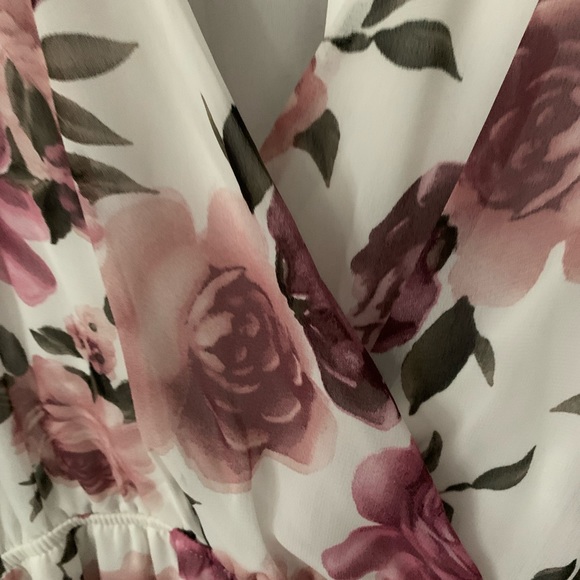 Flowered dress - Picture 8 of 9